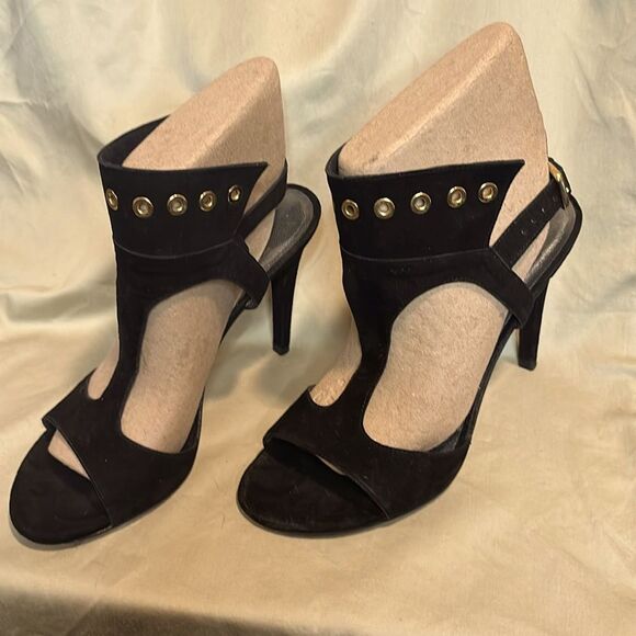 STUART WEITZMAN Cuffy T-Strap Grommet-Detail Heels - Picture 1 of 8